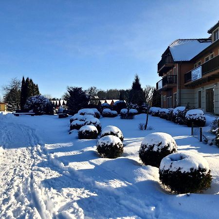 Hotel Sloneczny Brzeg Biskupiec  Kültér fotó