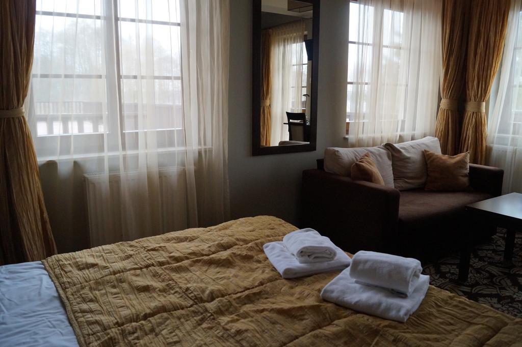 Hotel Sloneczny Brzeg Biskupiec  Szoba fotó