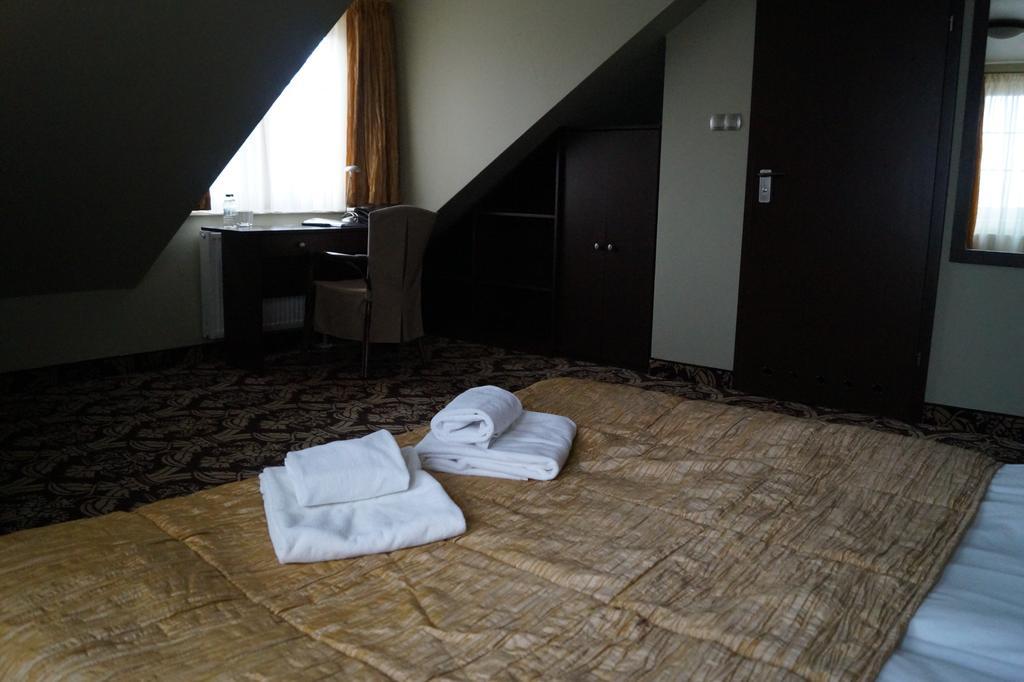 Hotel Sloneczny Brzeg Biskupiec  Szoba fotó