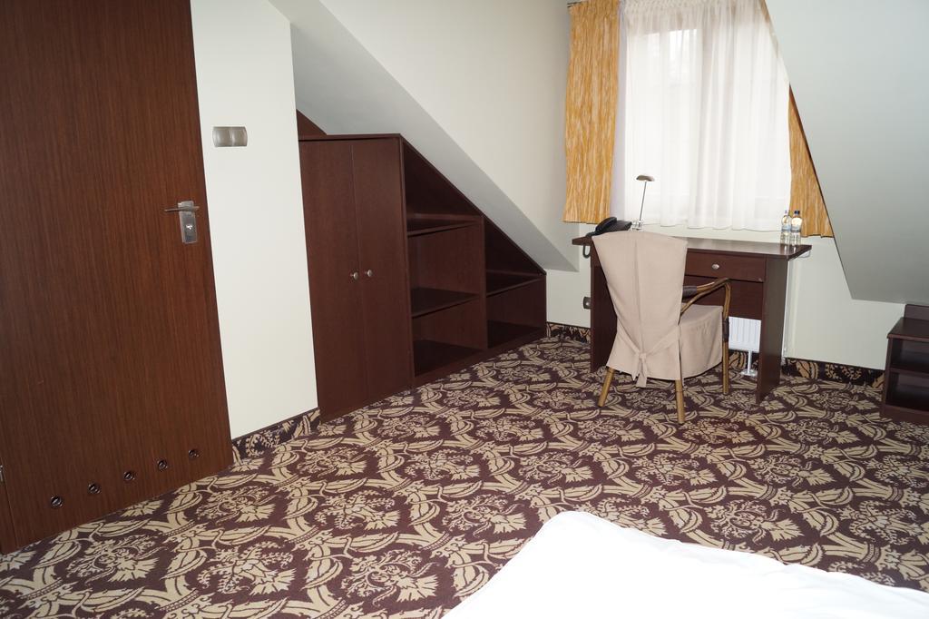 Hotel Sloneczny Brzeg Biskupiec  Szoba fotó