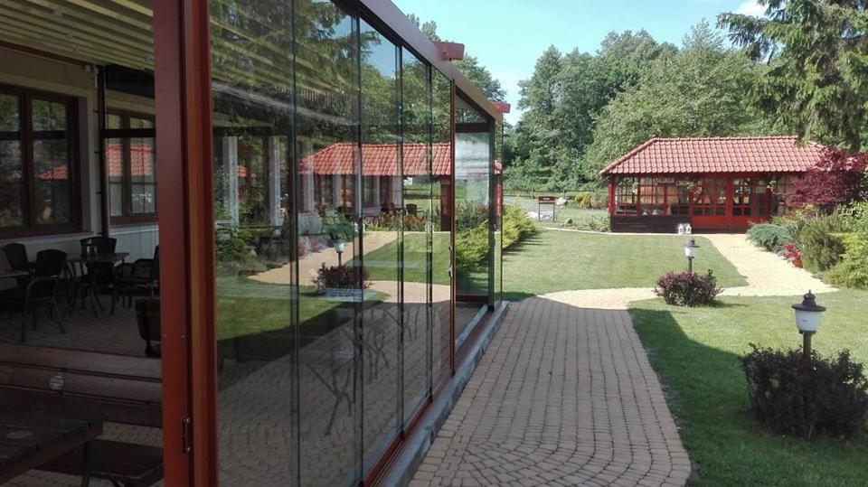 Hotel Sloneczny Brzeg Biskupiec  Kültér fotó